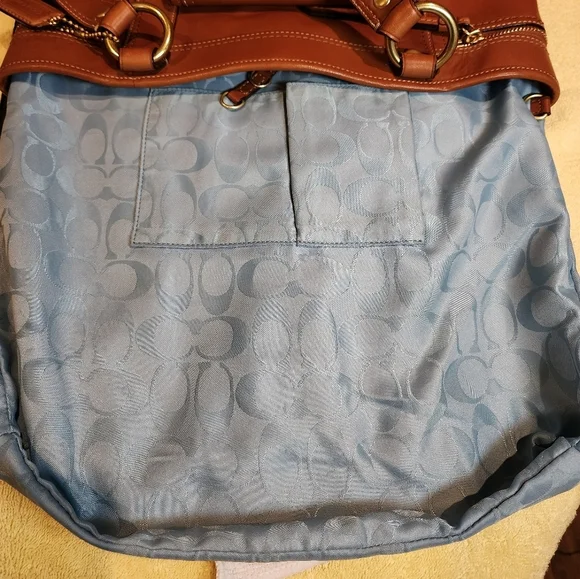 Coach Gigi Tote - Picture 16 of 17